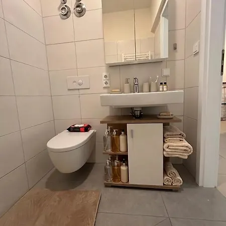 Modern Near Audi & Center Apartment *