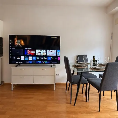 Modern Near Audi & Center Apartment