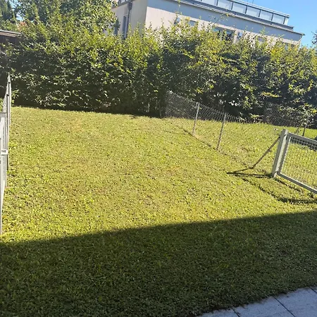 Modern Near Audi & Center Apartment *